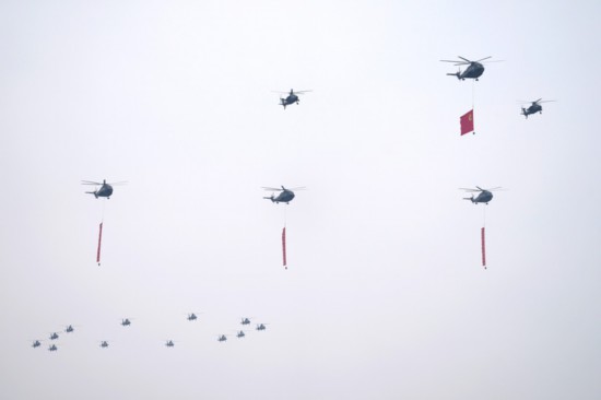 在党旗指引下振翅高飞——庆祝中国共产党成立100周年大会空中梯队飞行庆祝表演速写