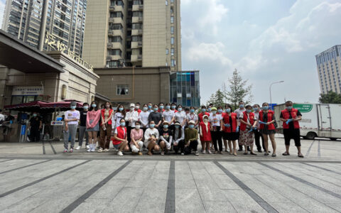 成都市成华区战疫特别报道：瘟疫虽无情，小区挺温馨