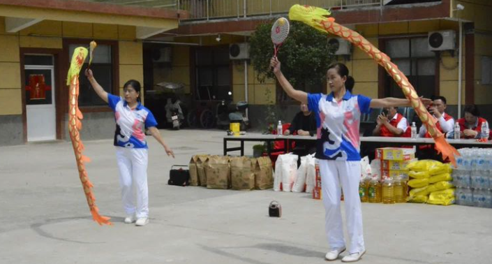 中国好人杨传武劳模工作室志愿者服务队，携爱心企业慰问老年公寓