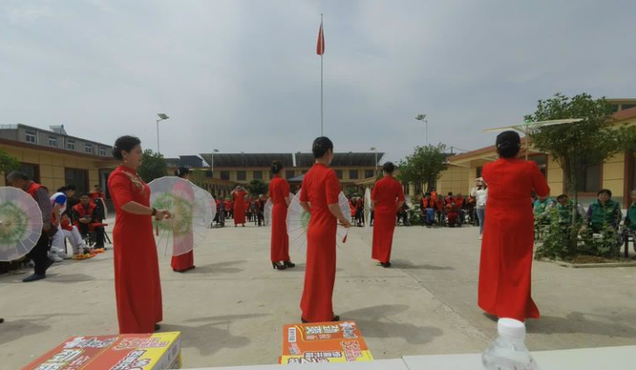 中国好人杨传武劳模工作室志愿者服务队，携爱心企业慰问老年公寓