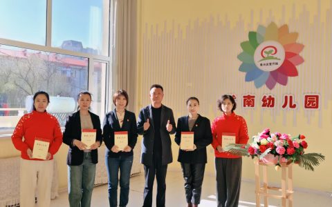 书香馈赠暖初冬，文化赋能幼教人：龙南幼儿园获赠《历史与人生》